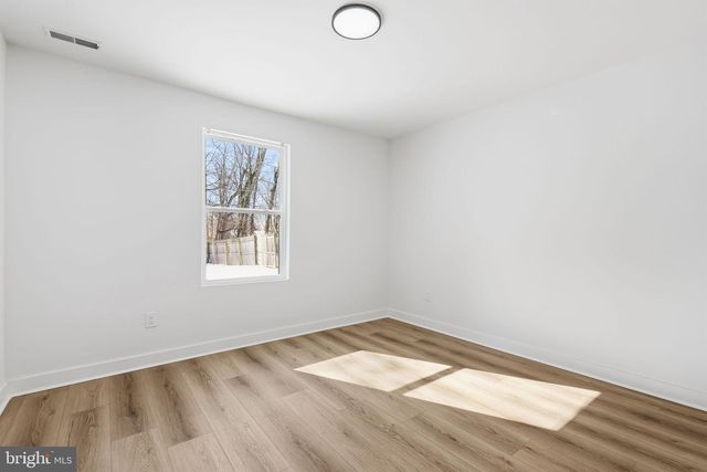 29 ROCKY POOL LN, Levittown, PA 19055