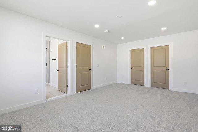 29 ROCKY POOL LN, Levittown, PA 19055