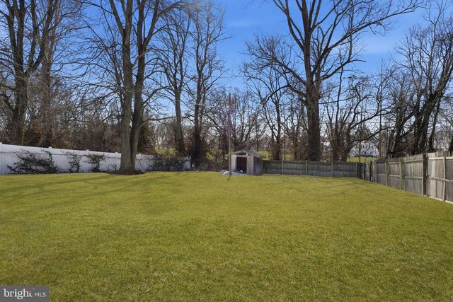 29 ROCKY POOL LN, Levittown, PA 19055