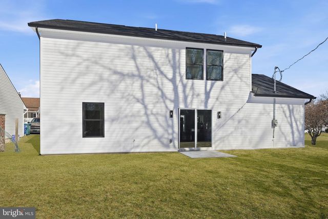 29 ROCKY POOL LN, Levittown, PA 19055