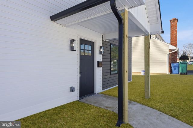 29 ROCKY POOL LN, Levittown, PA 19055