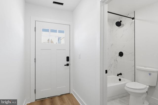29 ROCKY POOL LN, Levittown, PA 19055