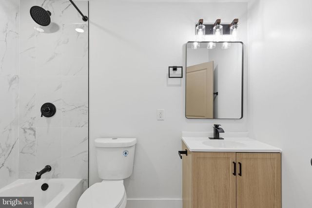 29 ROCKY POOL LN, Levittown, PA 19055