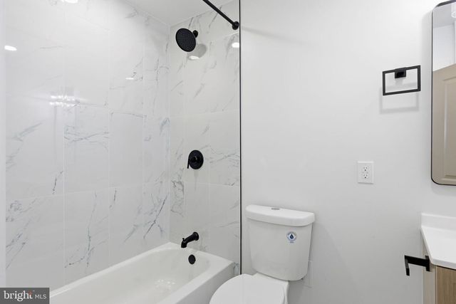 29 ROCKY POOL LN, Levittown, PA 19055