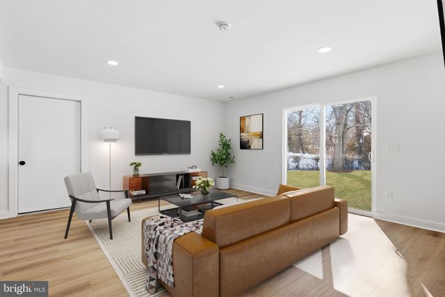 29 ROCKY POOL LN, Levittown, PA 19055