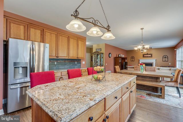 13 STONEYBROOK CT, Columbus, NJ 08022