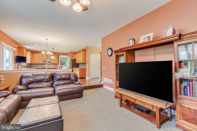 13 STONEYBROOK CT, Columbus, NJ 08022