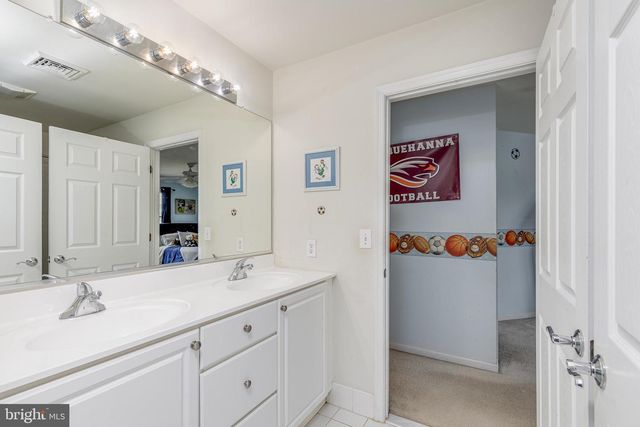 13 STONEYBROOK CT, Columbus, NJ 08022