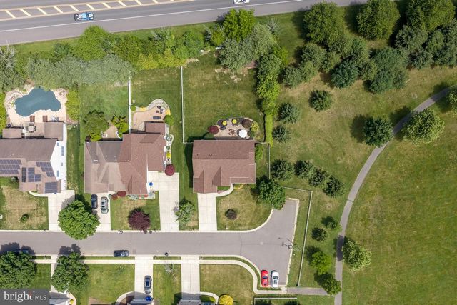 13 STONEYBROOK CT, Columbus, NJ 08022