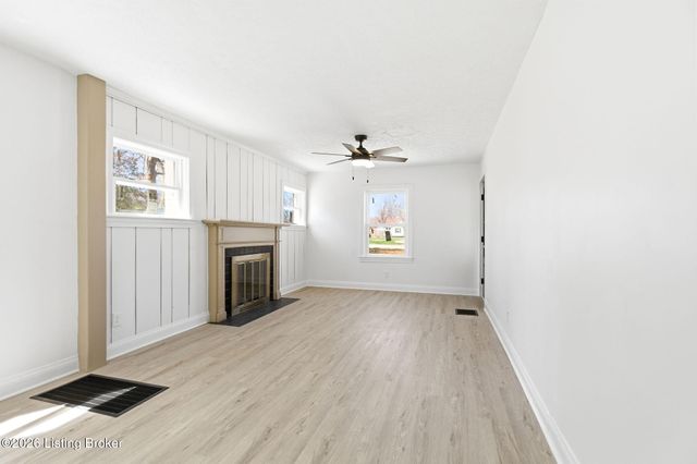 5713 Southern Pkwy, Louisville, KY 40214