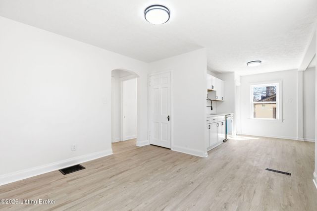 5713 Southern Pkwy, Louisville, KY 40214