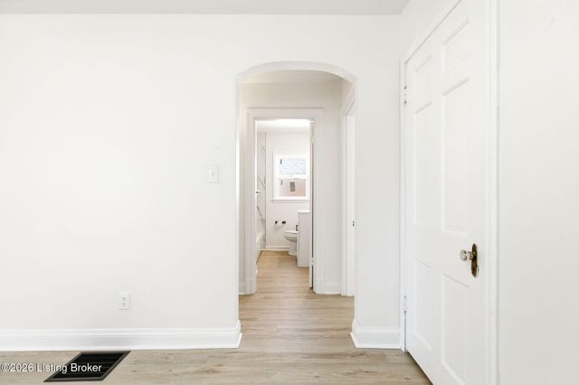 5713 Southern Pkwy, Louisville, KY 40214