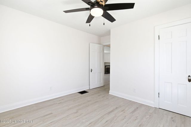 5713 Southern Pkwy, Louisville, KY 40214