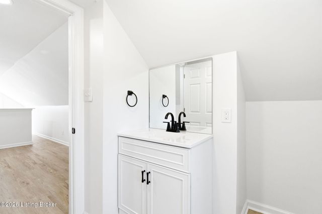 5713 Southern Pkwy, Louisville, KY 40214