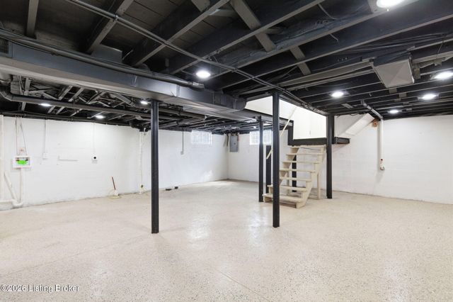 5713 Southern Pkwy, Louisville, KY 40214