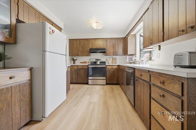 8315 W Valley View Dr, Boise, ID 83704
