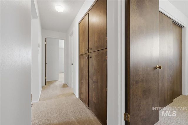 8315 W Valley View Dr, Boise, ID 83704