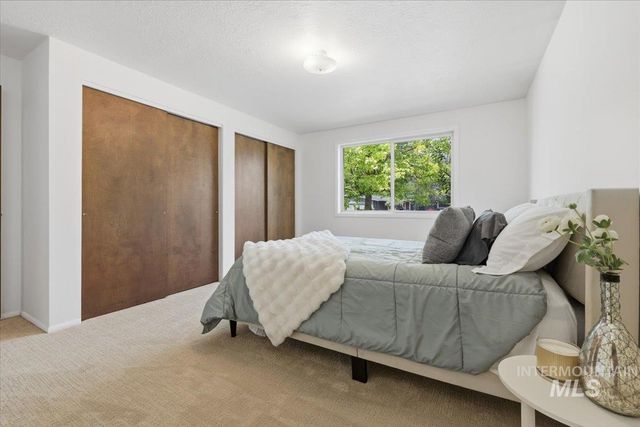 8315 W Valley View Dr, Boise, ID 83704