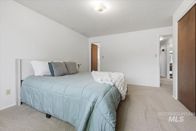 8315 W Valley View Dr, Boise, ID 83704