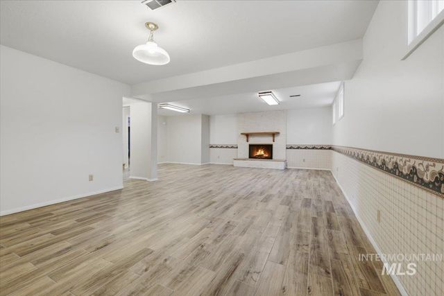 8315 W Valley View Dr, Boise, ID 83704