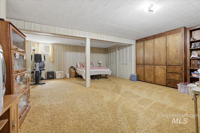 8315 W Valley View Dr, Boise, ID 83704