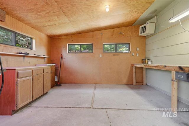 8315 W Valley View Dr, Boise, ID 83704