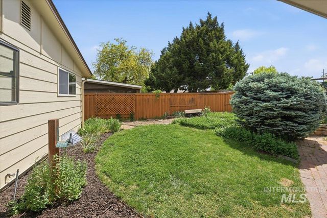 8315 W Valley View Dr, Boise, ID 83704