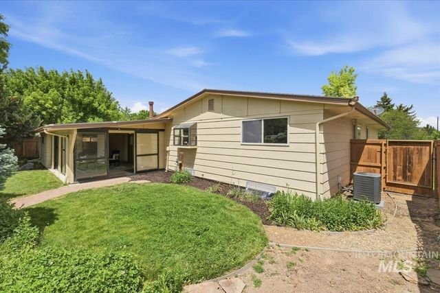 8315 W Valley View Dr, Boise, ID 83704