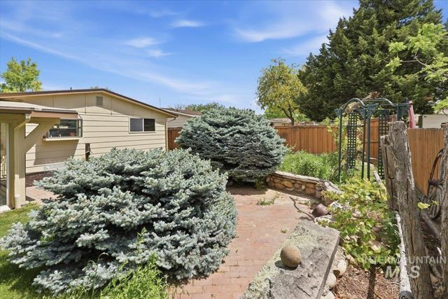 8315 W Valley View Dr, Boise, ID 83704