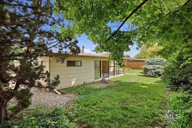 8315 W Valley View Dr, Boise, ID 83704