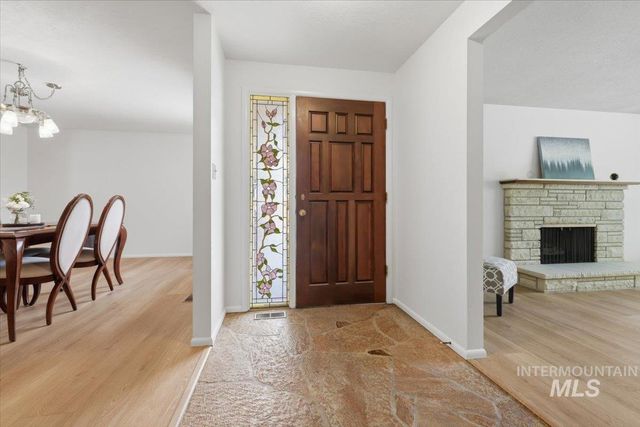 8315 W Valley View Dr, Boise, ID 83704