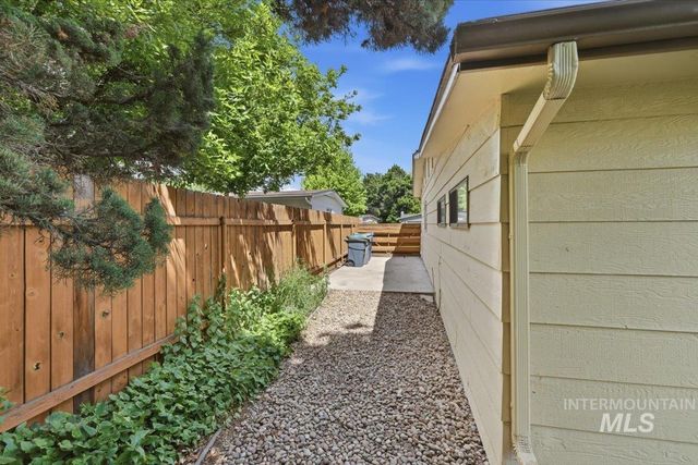 8315 W Valley View Dr, Boise, ID 83704