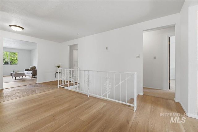 8315 W Valley View Dr, Boise, ID 83704