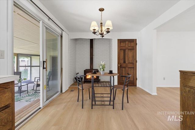 8315 W Valley View Dr, Boise, ID 83704