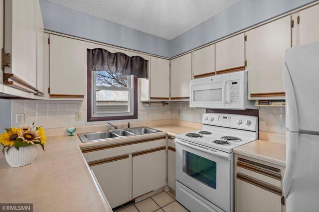 5209 77th Avenue N, Brooklyn Park, MN 55443