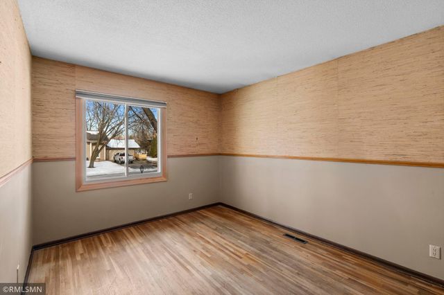 5209 77th Avenue N, Brooklyn Park, MN 55443