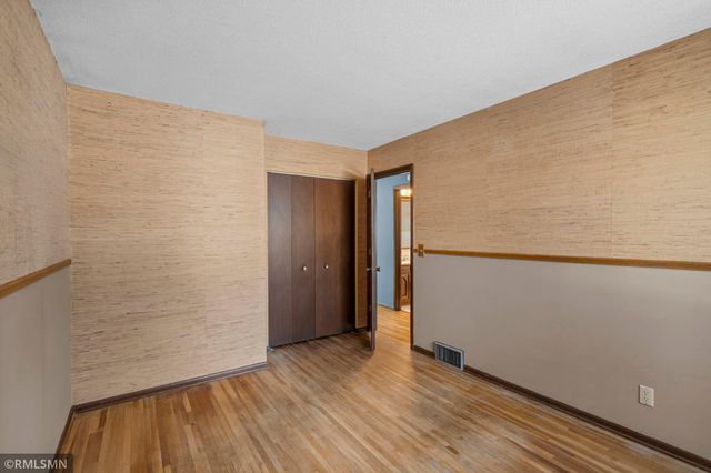 5209 77th Avenue N, Brooklyn Park, MN 55443