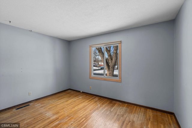 5209 77th Avenue N, Brooklyn Park, MN 55443