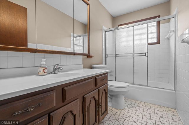 5209 77th Avenue N, Brooklyn Park, MN 55443