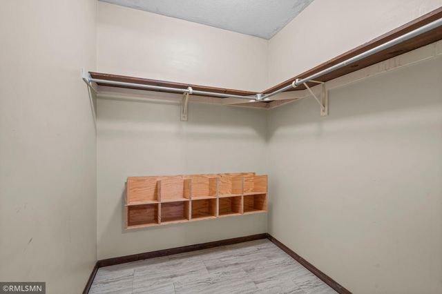 5209 77th Avenue N, Brooklyn Park, MN 55443