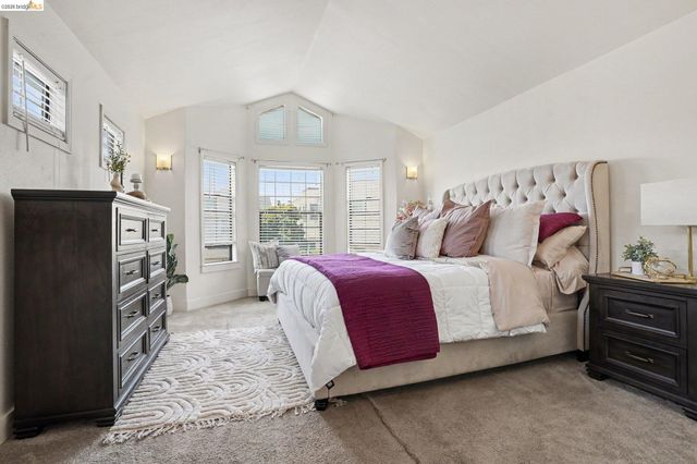 1433 Myrtle St, Oakland, CA 94607