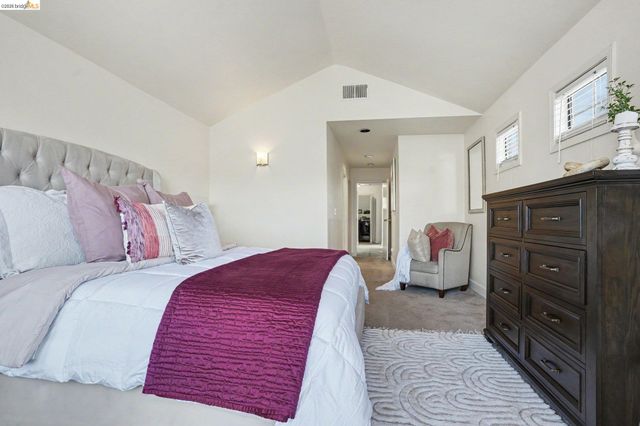 1433 Myrtle St, Oakland, CA 94607