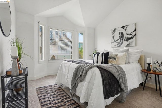 1433 Myrtle St, Oakland, CA 94607