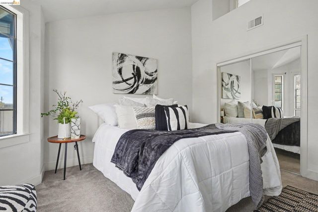 1433 Myrtle St, Oakland, CA 94607