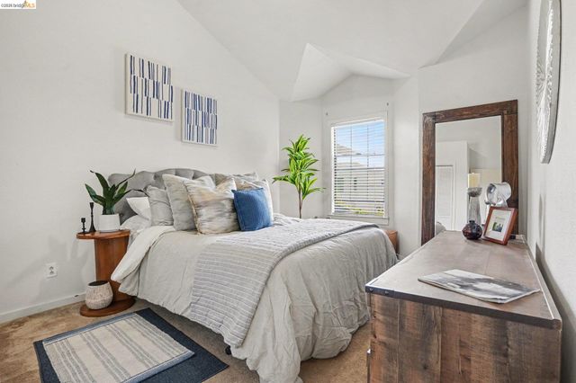 1433 Myrtle St, Oakland, CA 94607