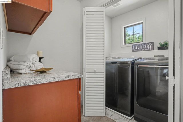 1433 Myrtle St, Oakland, CA 94607