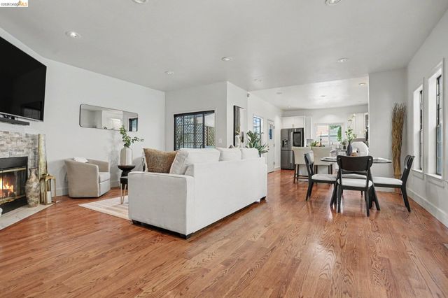 1433 Myrtle St, Oakland, CA 94607