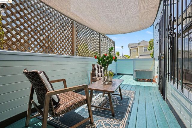 1433 Myrtle St, Oakland, CA 94607