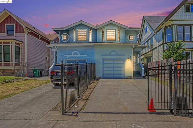 1433 Myrtle St, Oakland, CA 94607
