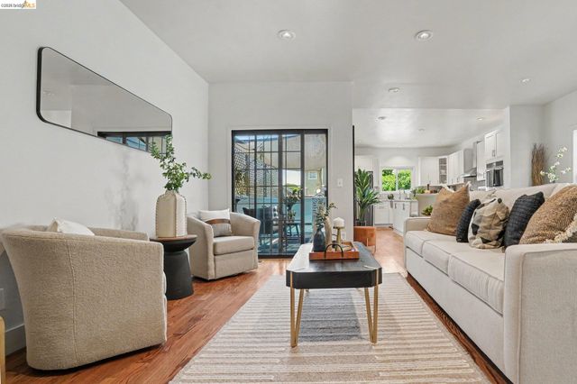 1433 Myrtle St, Oakland, CA 94607